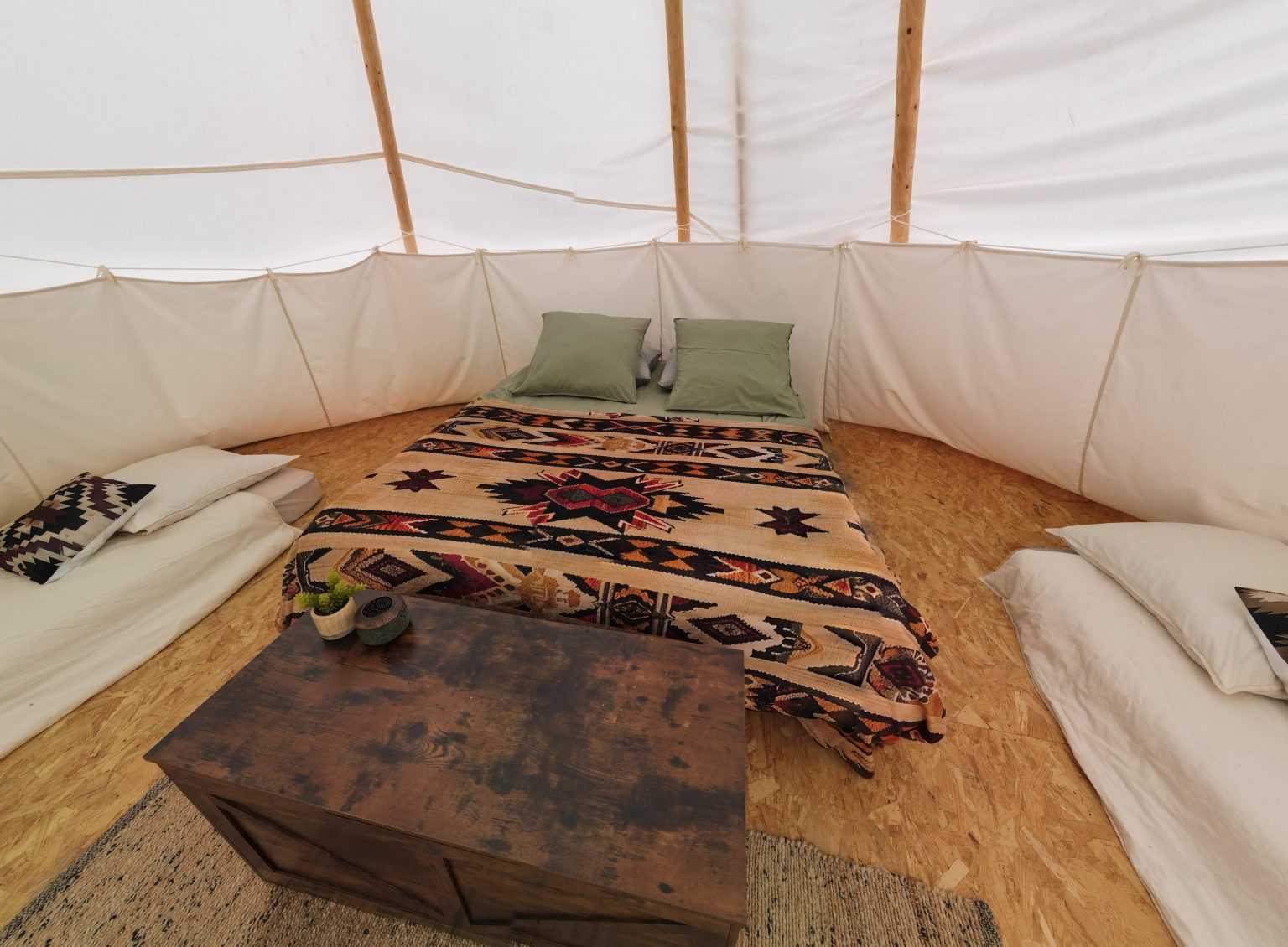 Nuit en couple dans un tipi proche du lac du salagou - camping cabanes