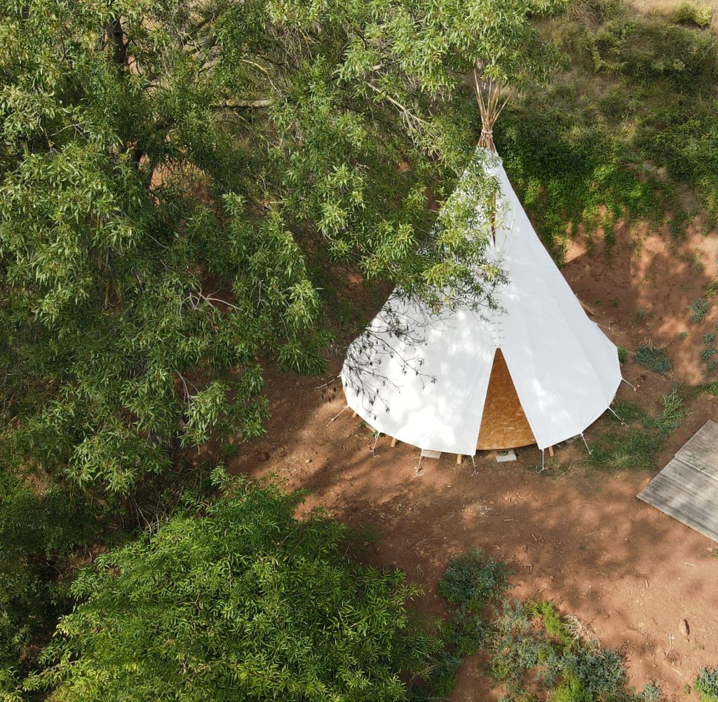 Nuit insolite dans un tipi au camping les cabânes - Bédarieux, hérault 34