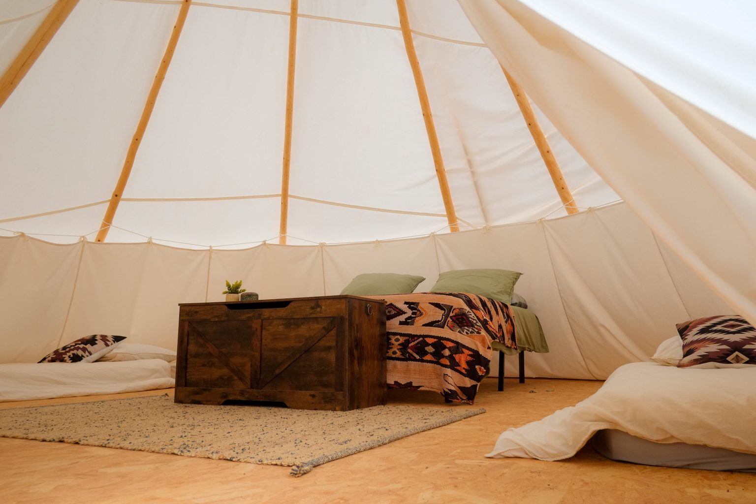 Nuit insolite dans un tipi Jerolamo hérault bédarieux 34 - camping les cab-anes